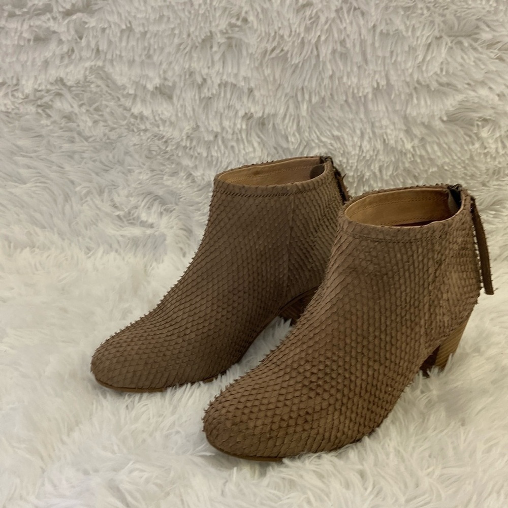 Liendo , Women’s, Tan Ankle Boots. Size-7